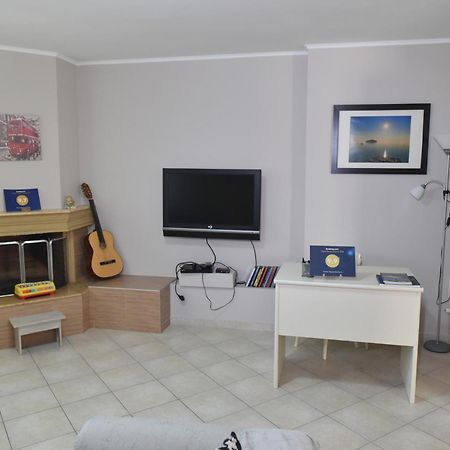 Fanis Apartment Lechaio Exterior foto
